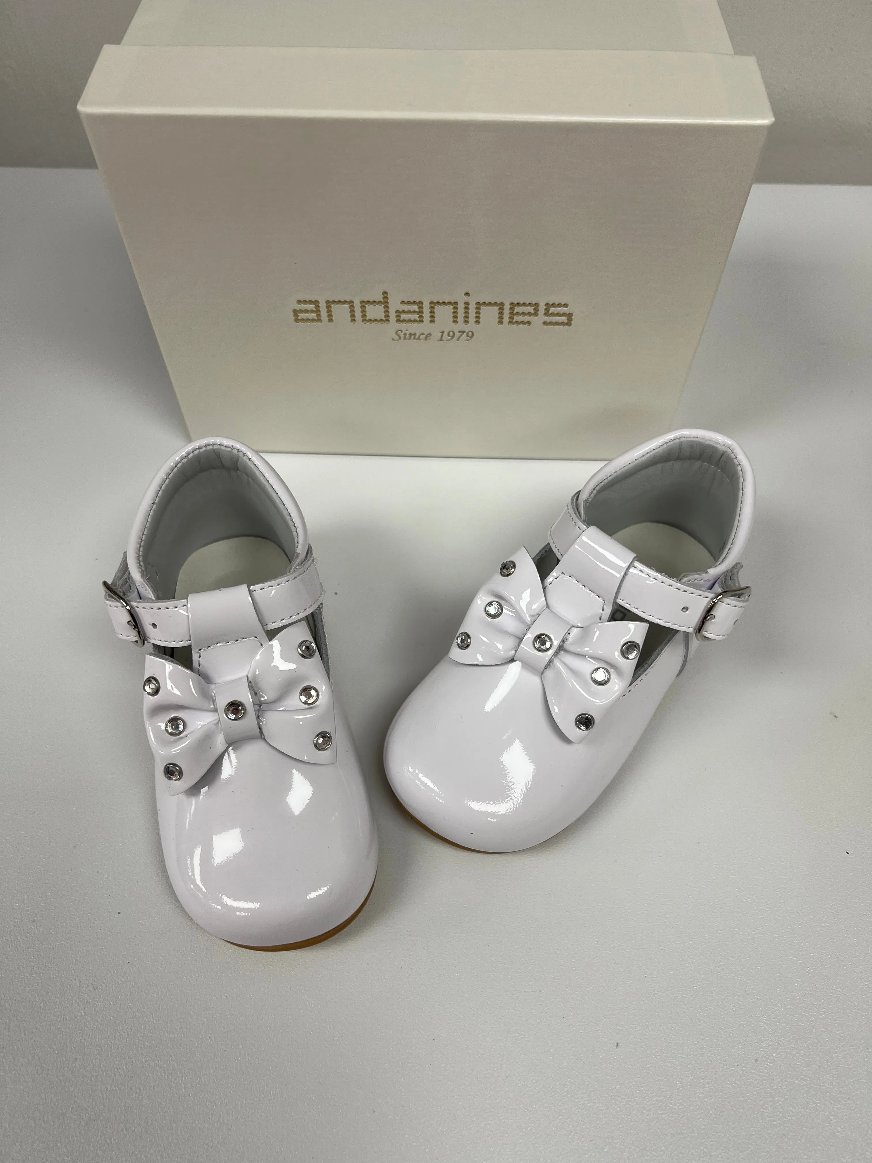 231275 White Stud Patent Bow T-Bar Andanines