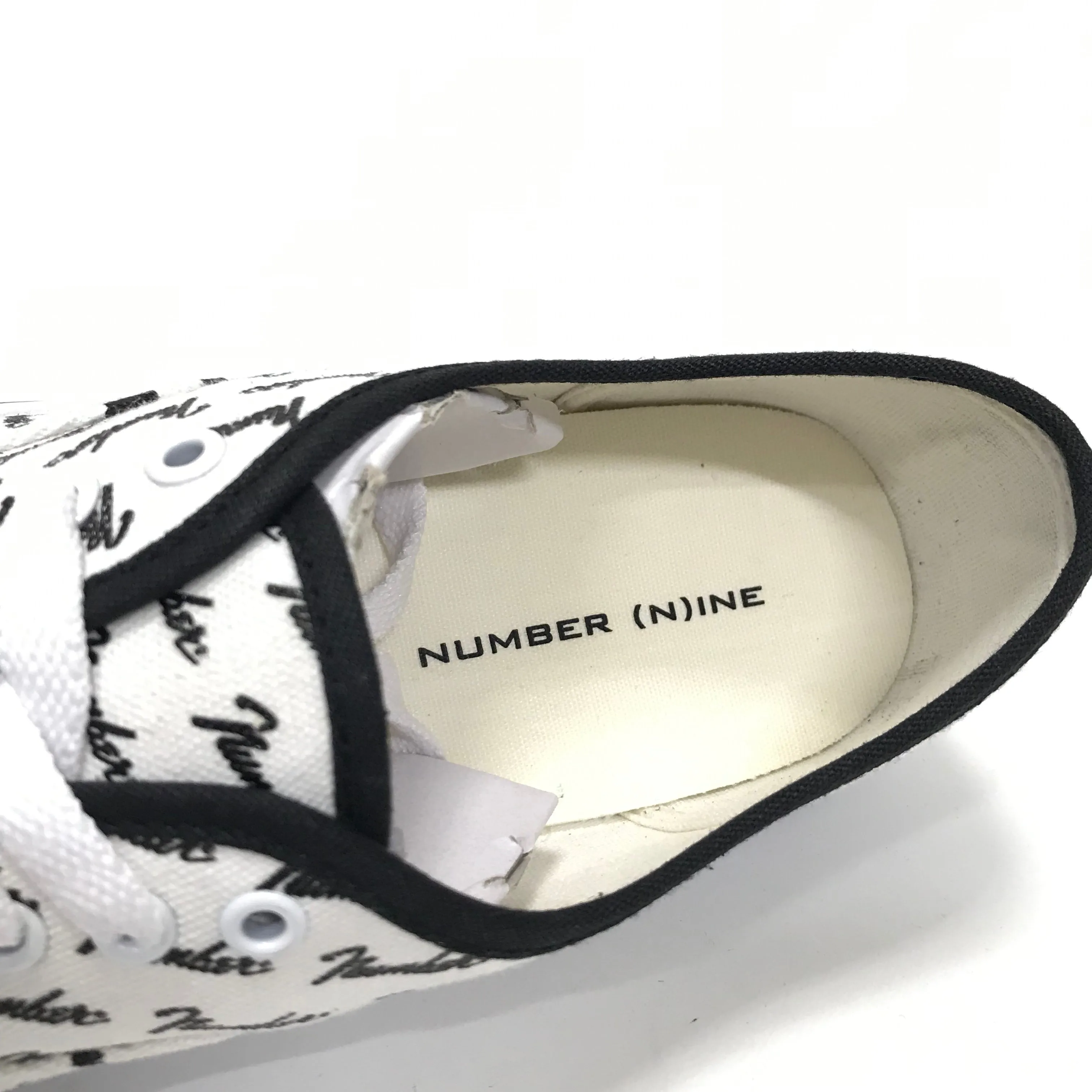[8] DS! Number Nine Fender Logo Canvas Sneaker White