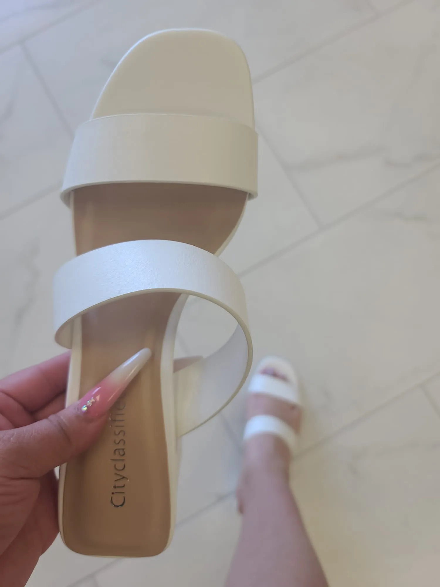 Adage-s WHITE PU