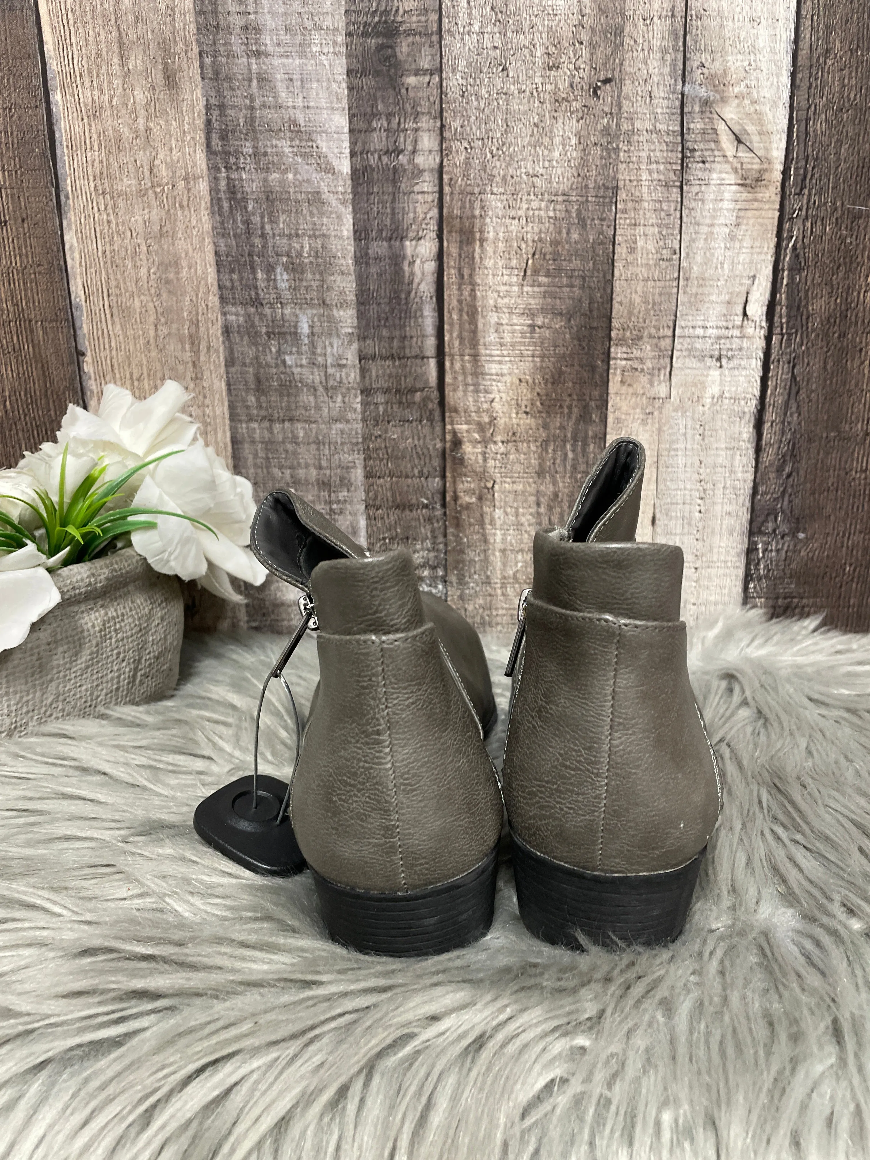 Boots Ankle Flats By Cme In Grey, Size: 7.5