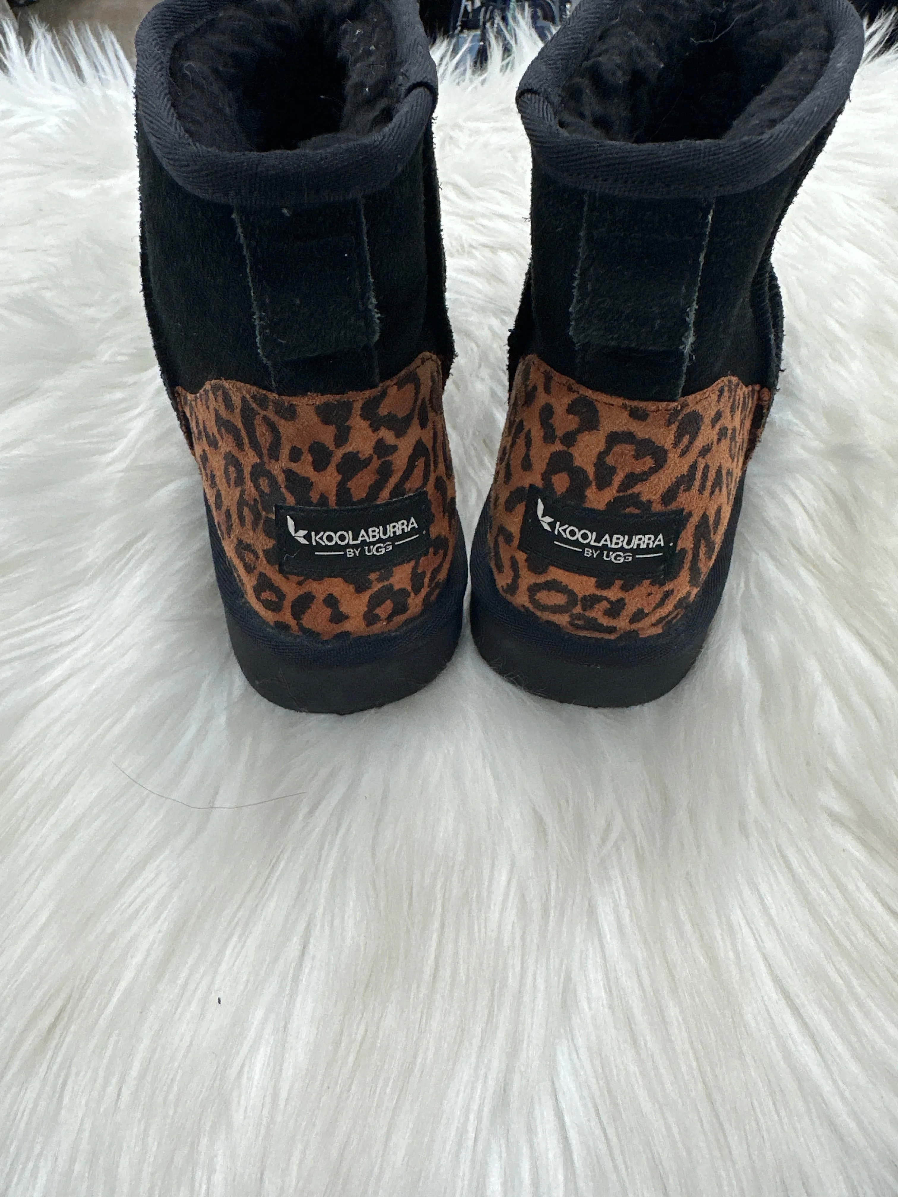 Boots Ankle Flats By Koolaburra By Ugg In Black, Size: 8