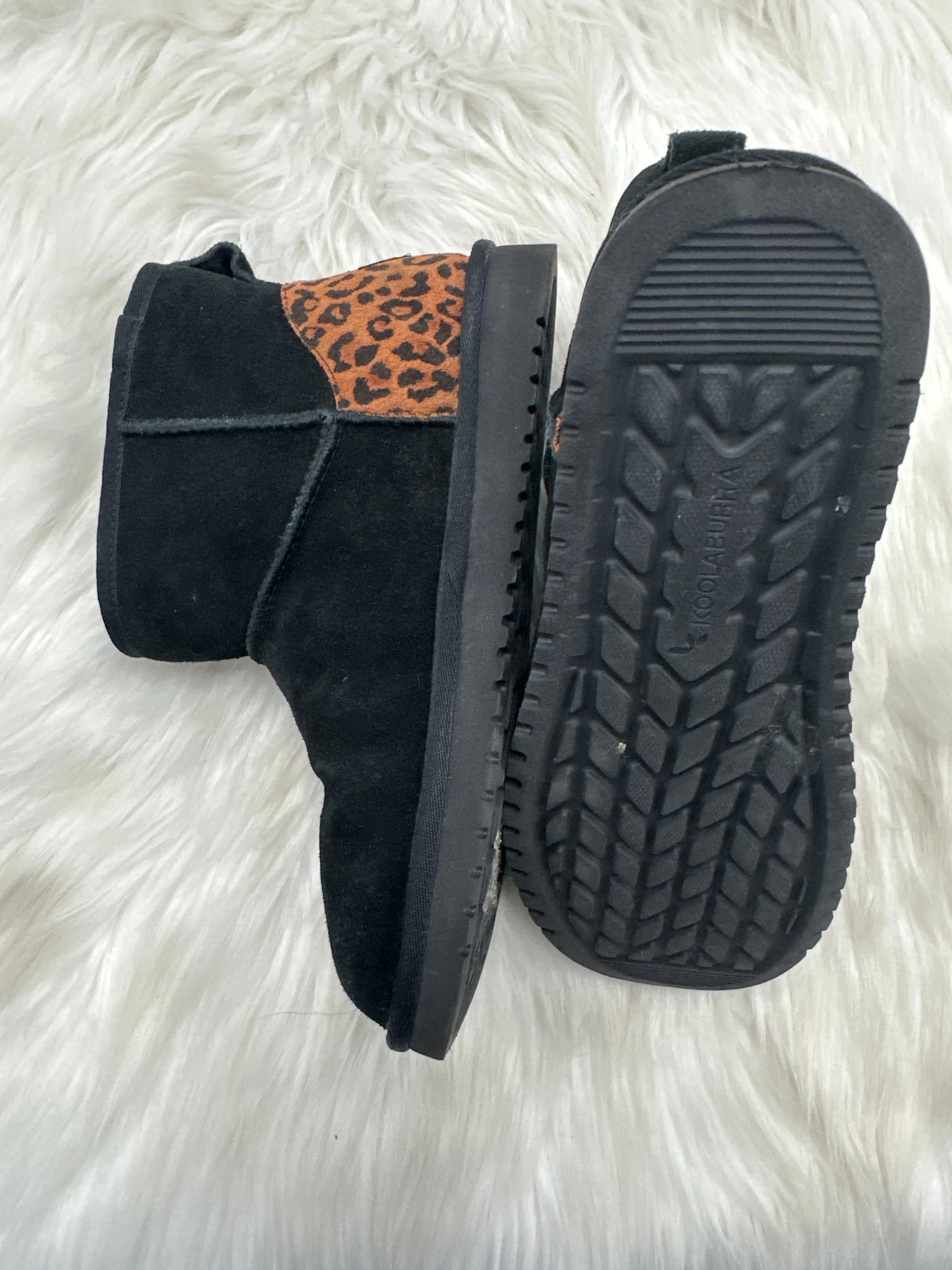 Boots Ankle Flats By Koolaburra By Ugg In Black, Size: 8