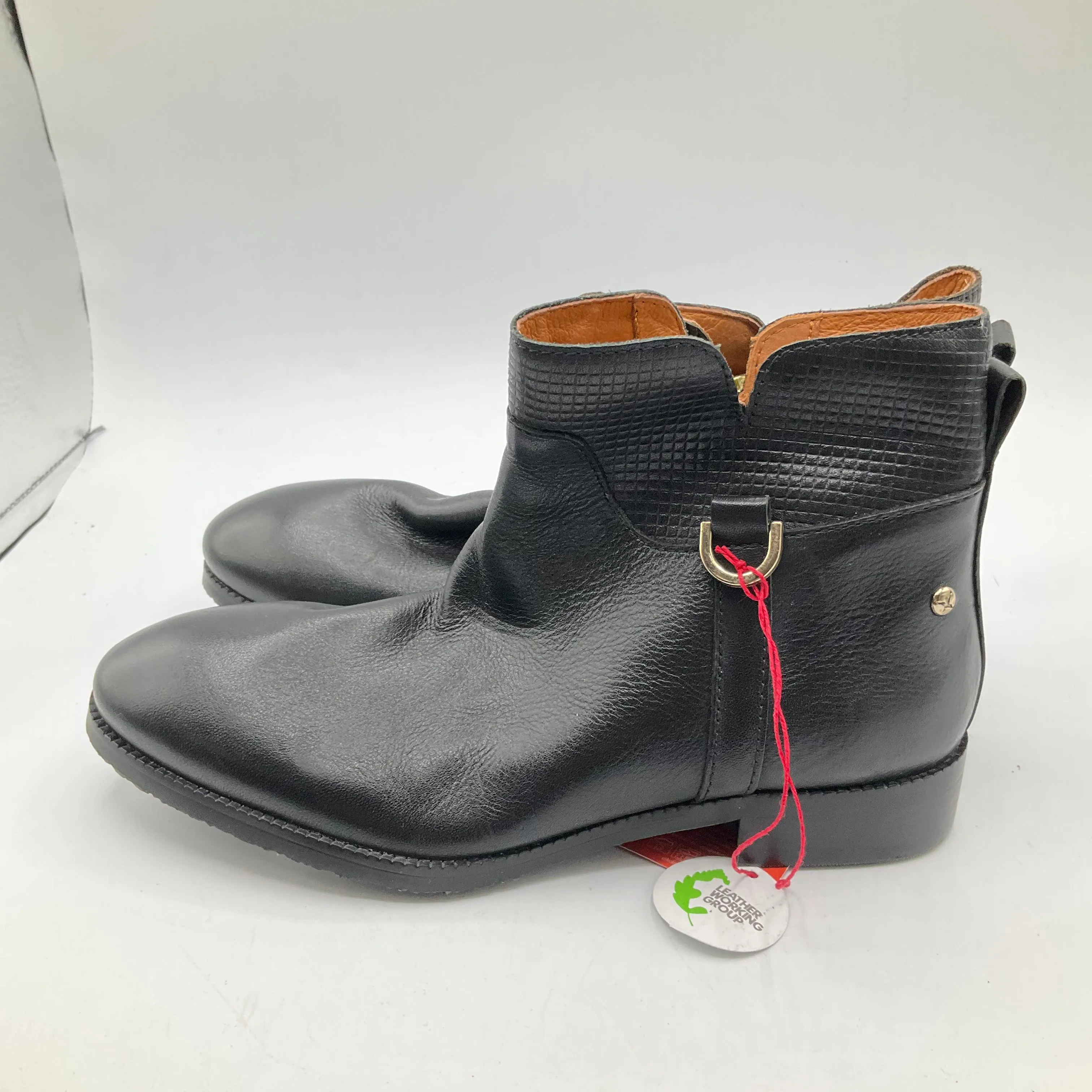 Boots Ankle Flats By Pikolinos In Black, Size: 6