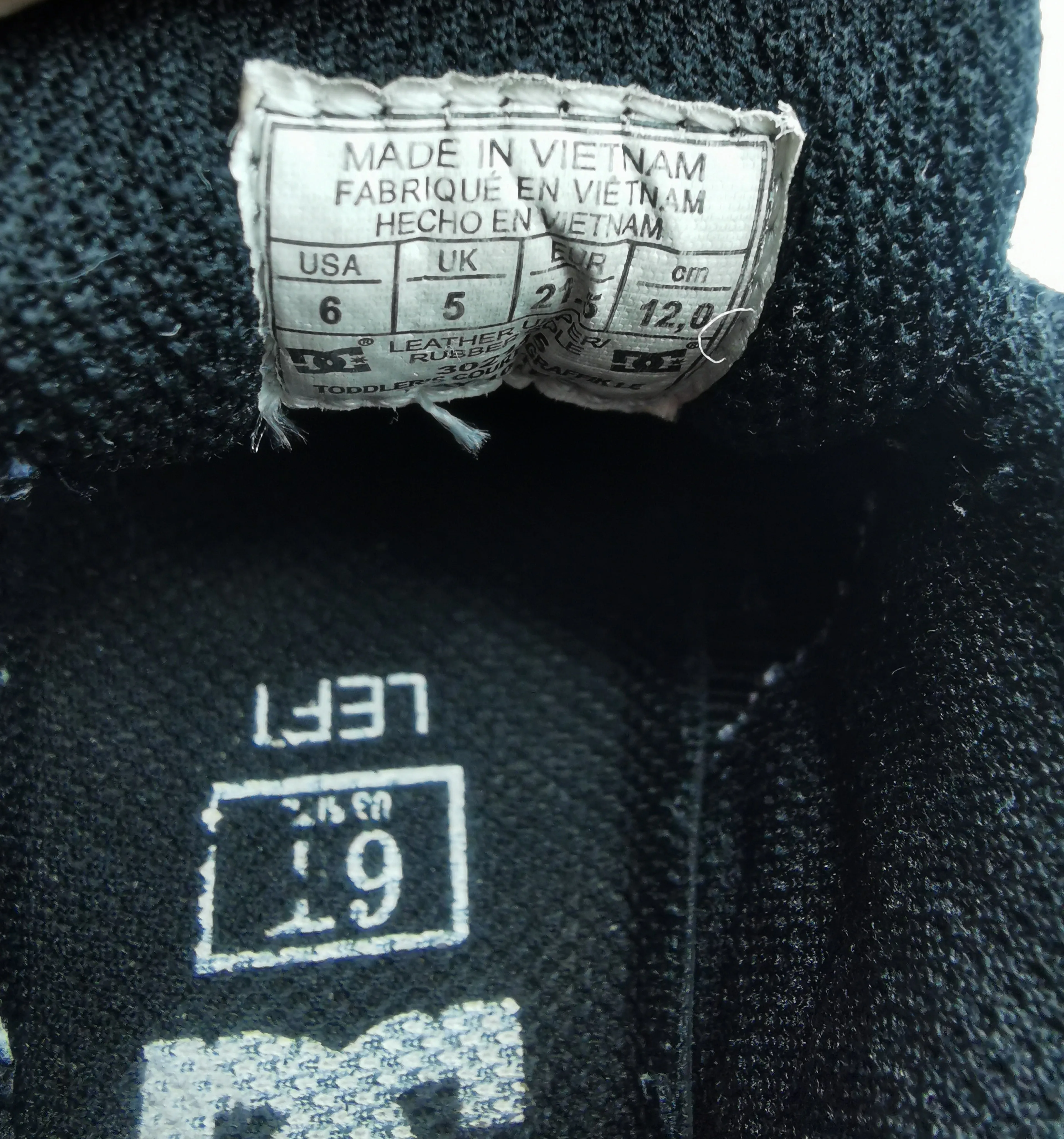 BOY SIZE 6 TODDLER - DG, Black Skater Shoes GUC B19