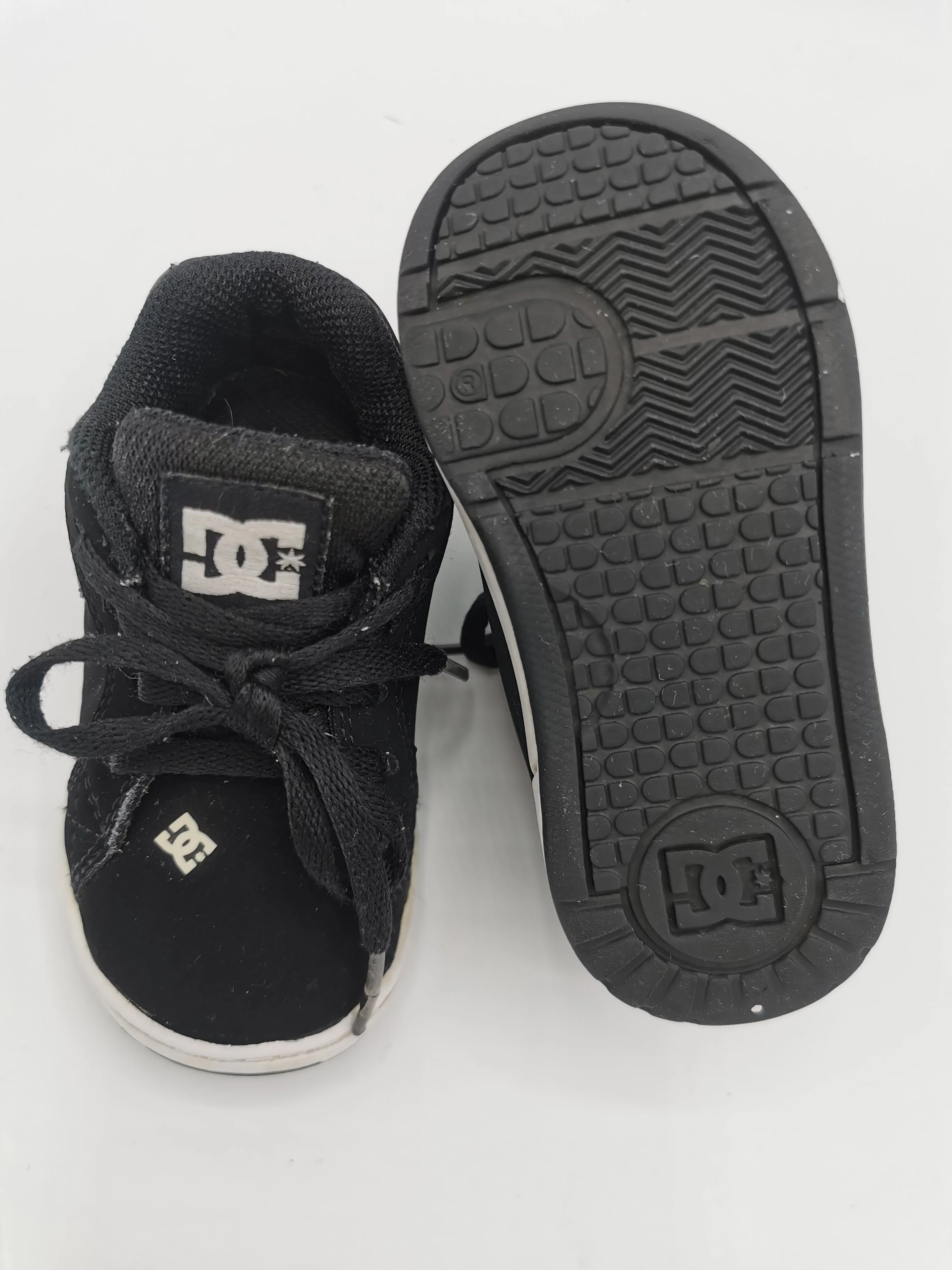 BOY SIZE 6 TODDLER - DG, Black Skater Shoes GUC B19