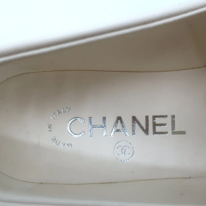 Chanel 20B CC Turn Lock Quilted Tab Loafers White Leather Size 37.5