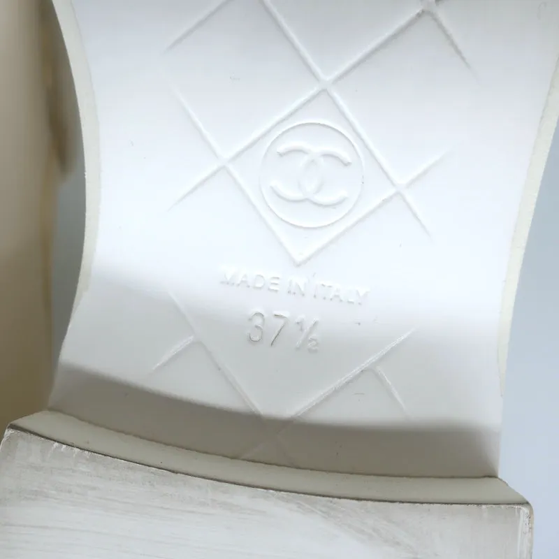 Chanel 20B CC Turn Lock Quilted Tab Loafers White Leather Size 37.5