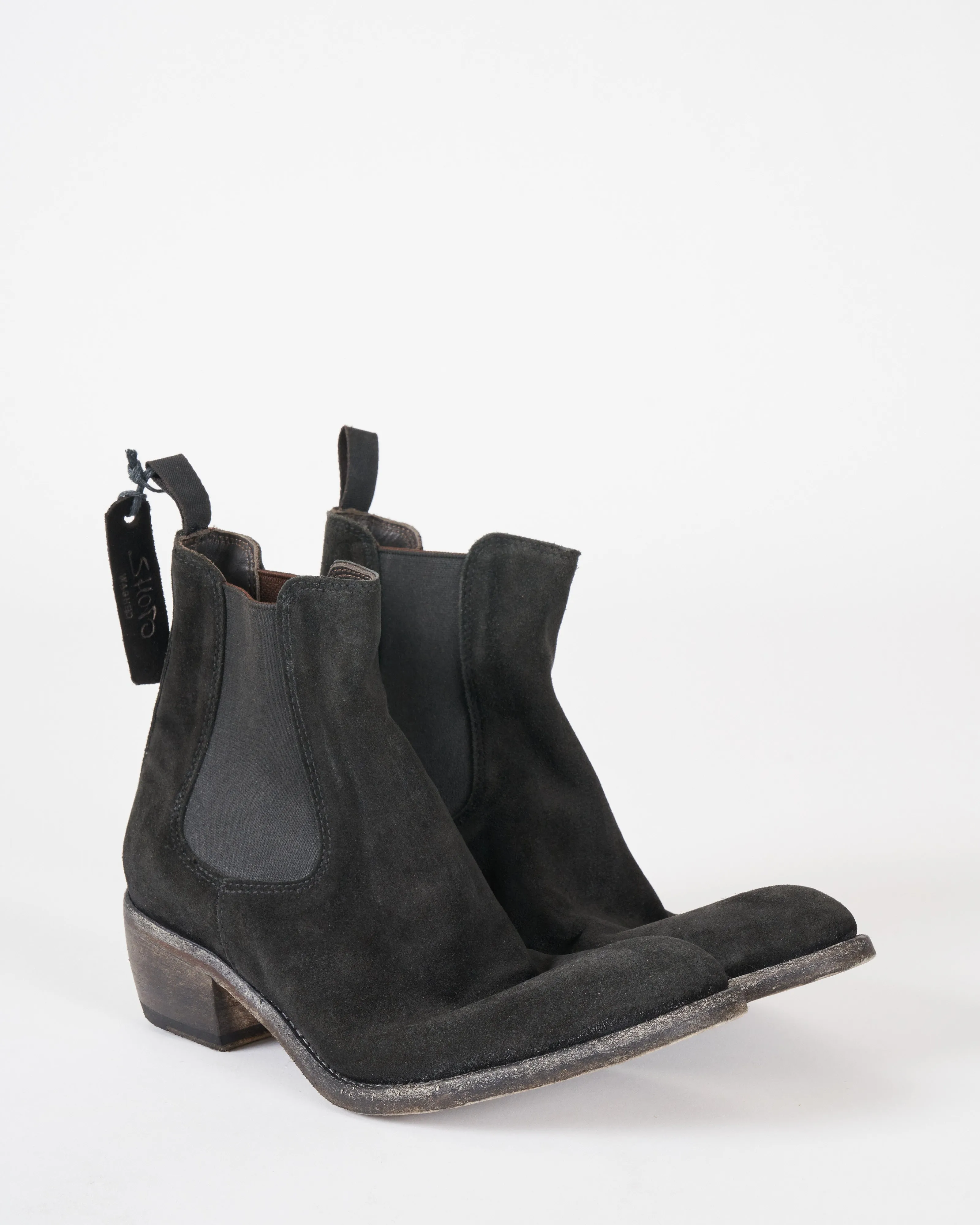 chelsea boot on heel