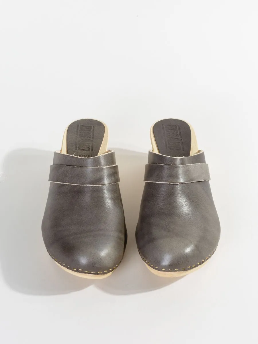 closed toe clog - kaki