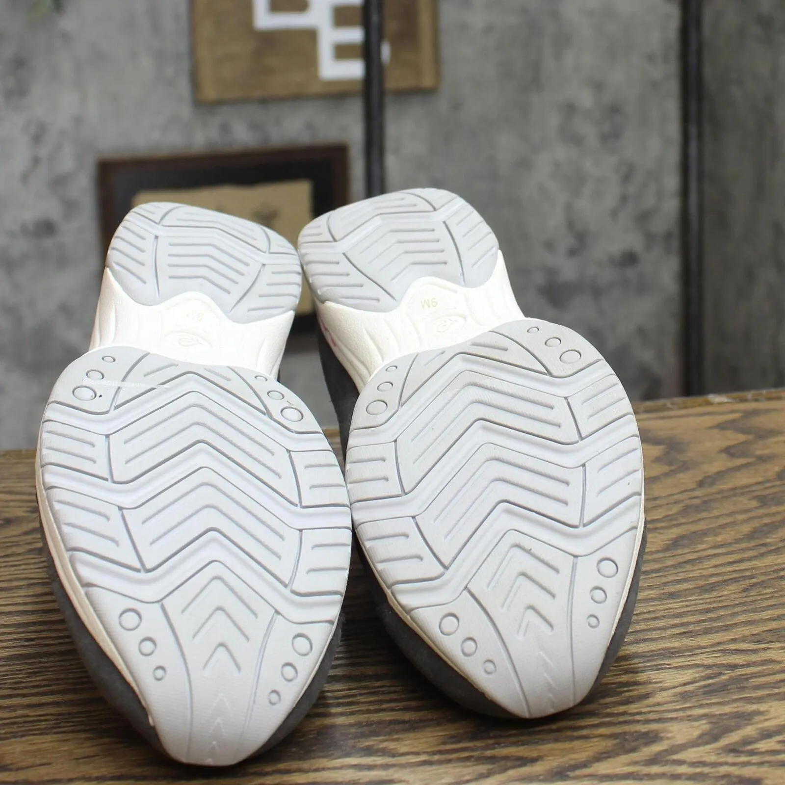Easy Spirit Traveltime Mule Womens Slip On Shoes Medium Gray 9M