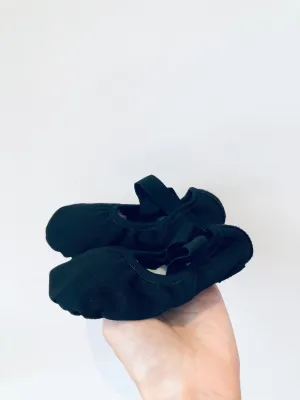 Elastic Canvas Dance Shoes // 6.5 Toddler