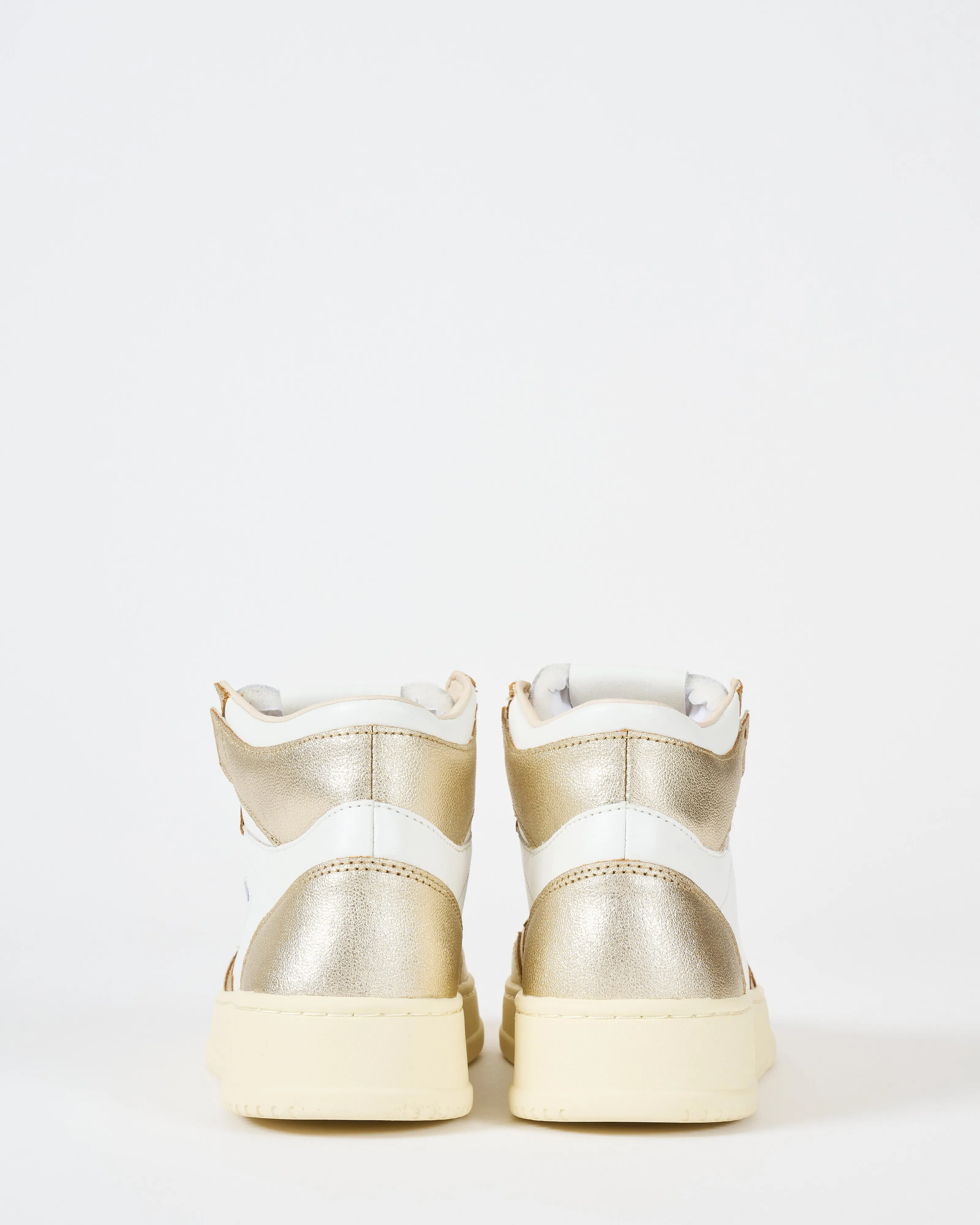 medalist mid sneaker