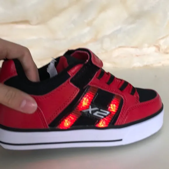 NWT!! Boys Lightup Heelys