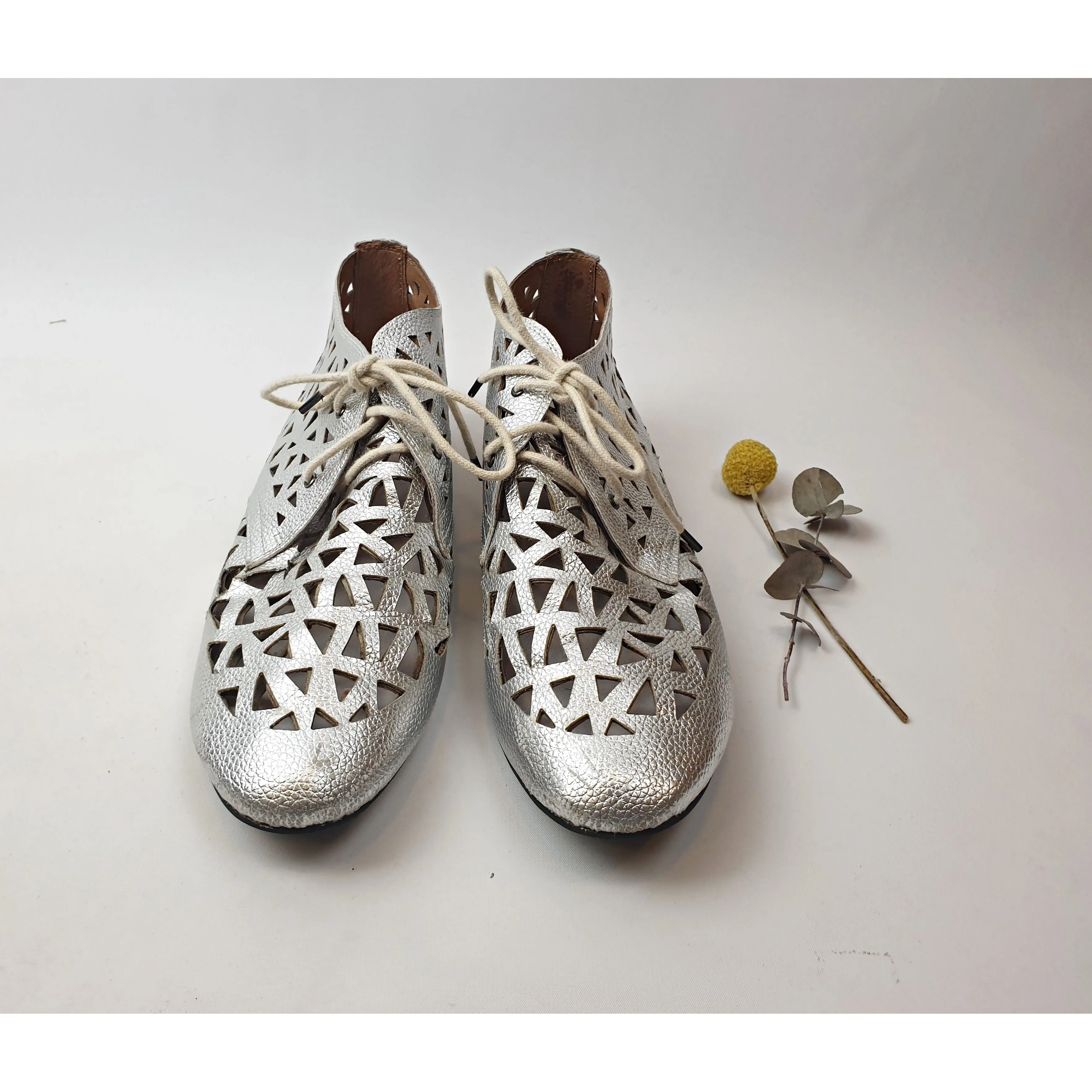 Radical Yes silver perforated leather flat laceup shoes size 43