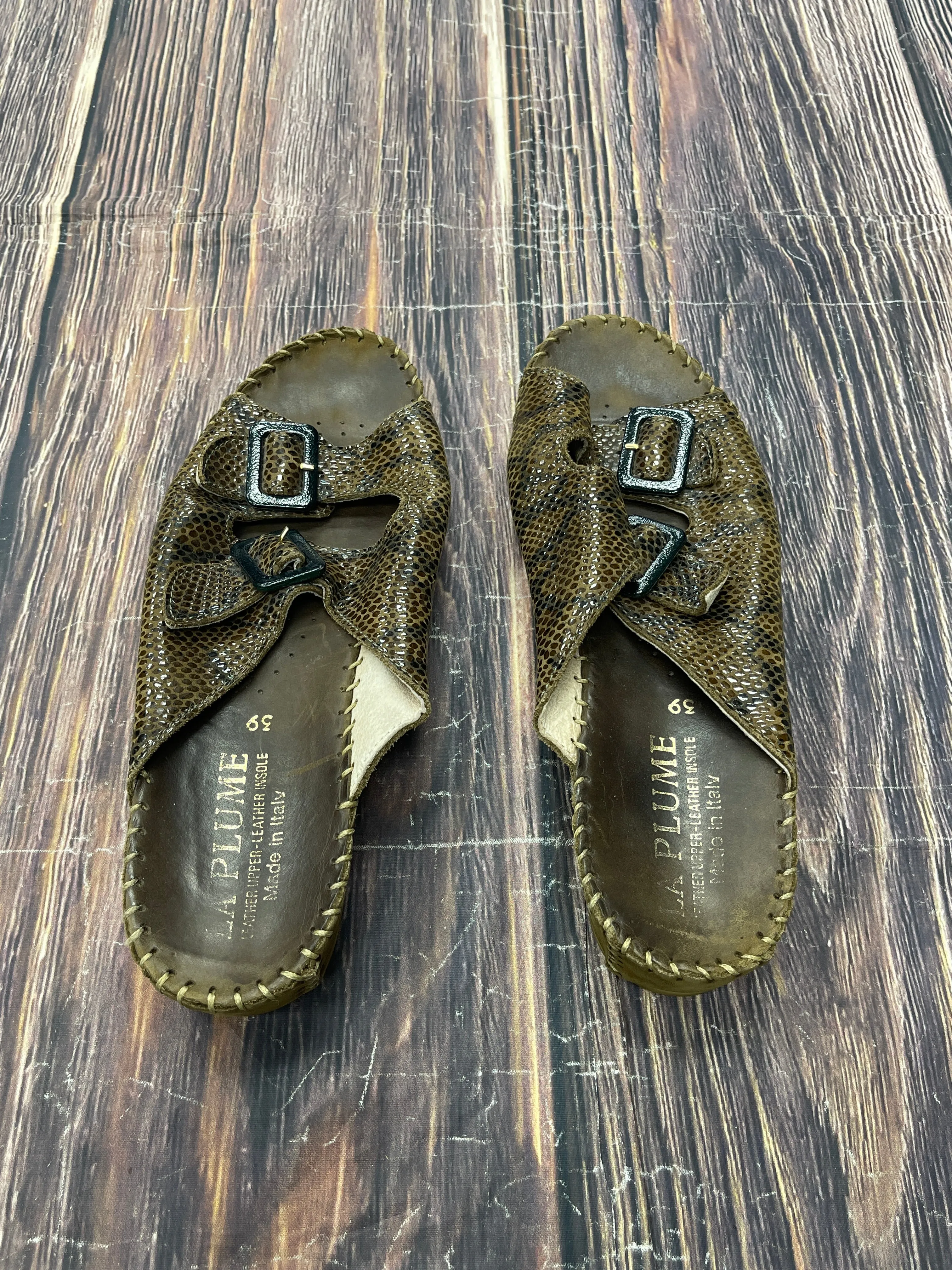 Sandals Flats By Clothes Mentor In Snakeskin Print, Size: 8.5