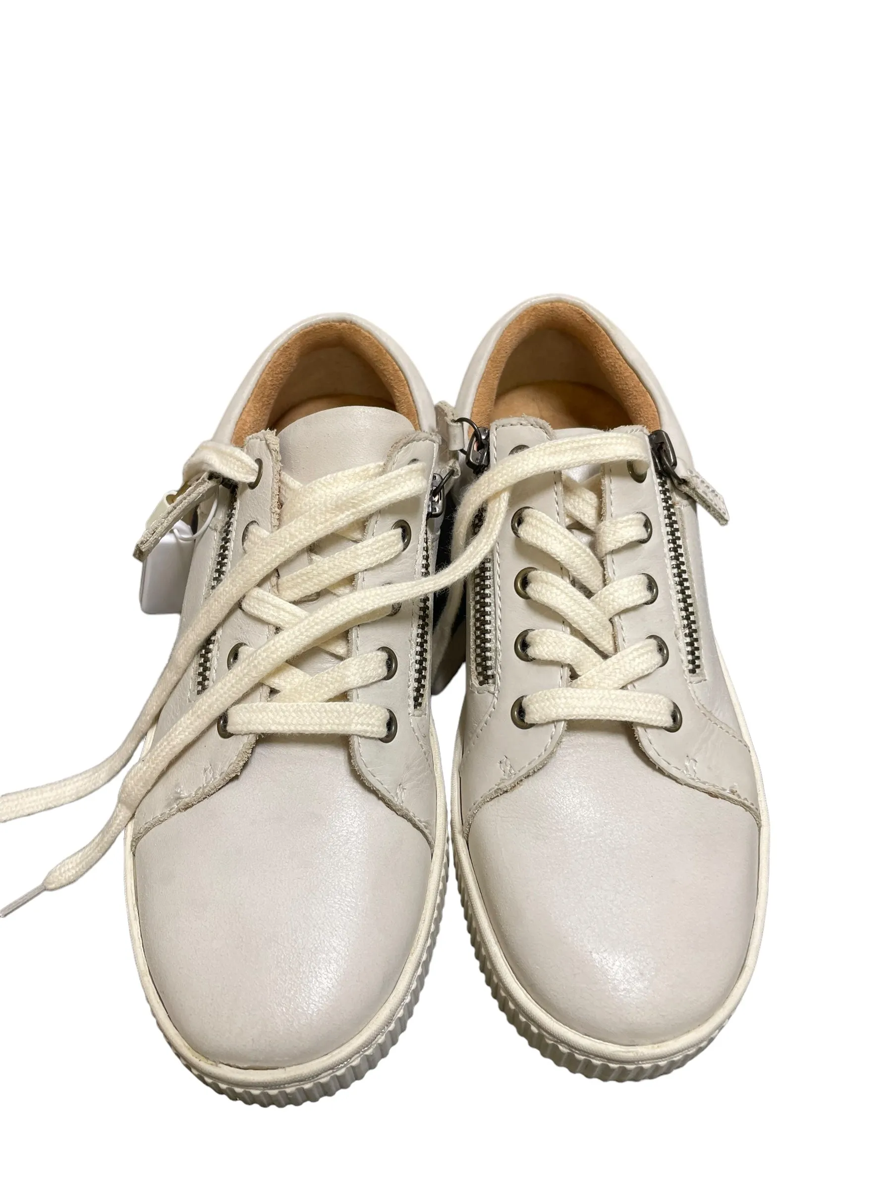 Shoes Flats By Born In Cream, Size: 6.5