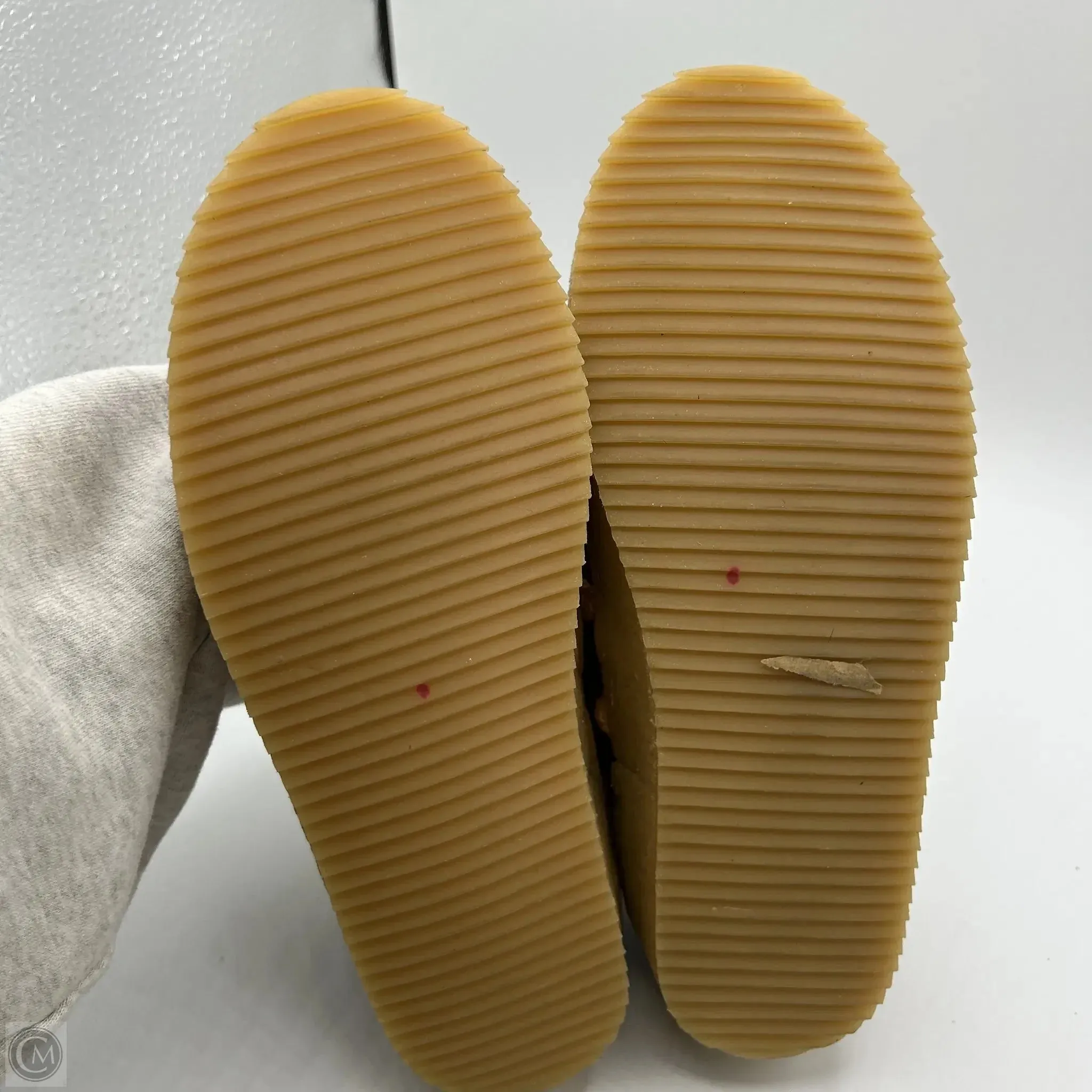 Shoes Flats By Cma In Tan, Size: 6.5