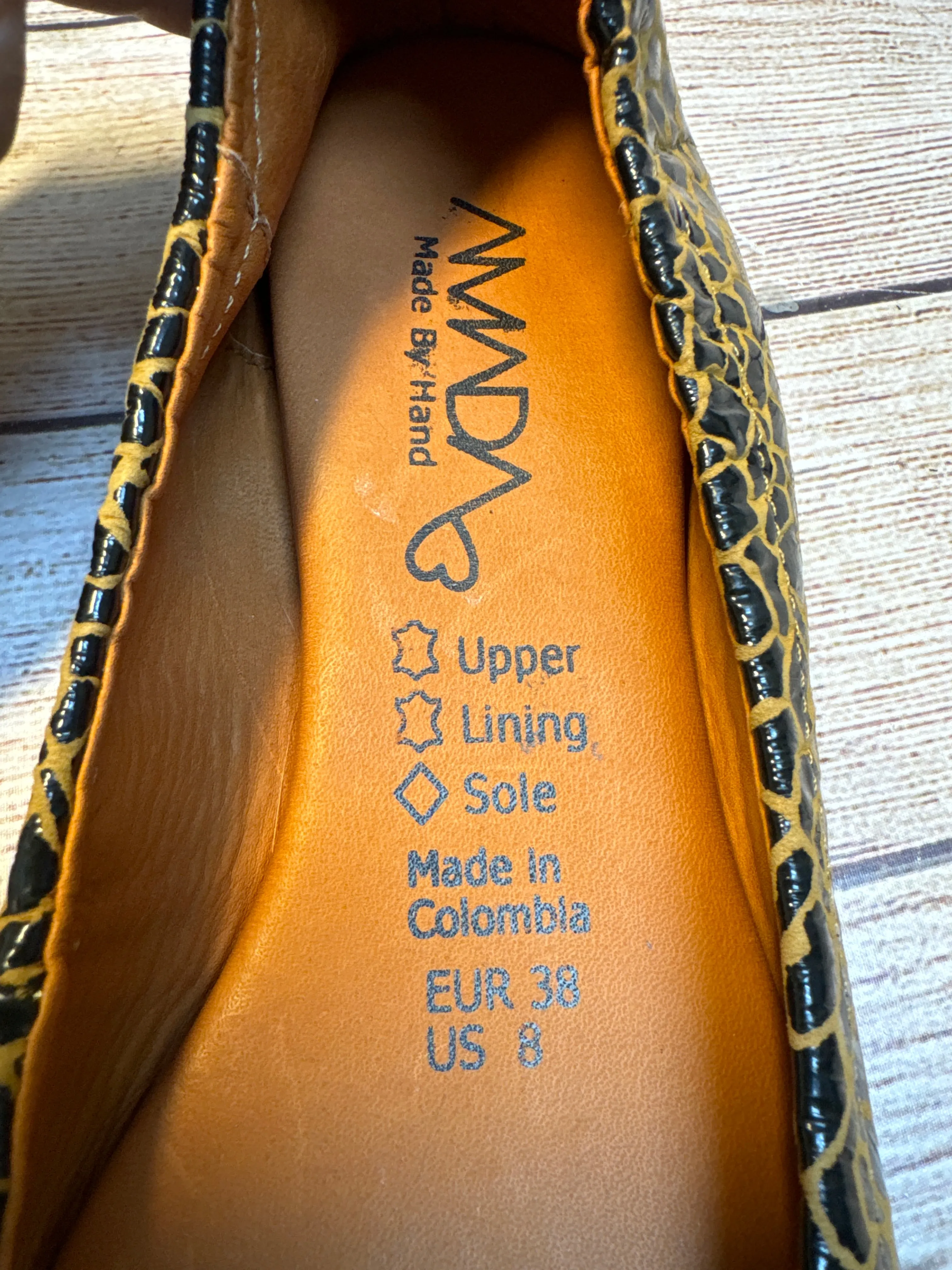 Shoes Flats By Cmb In Animal Print, Size: 8