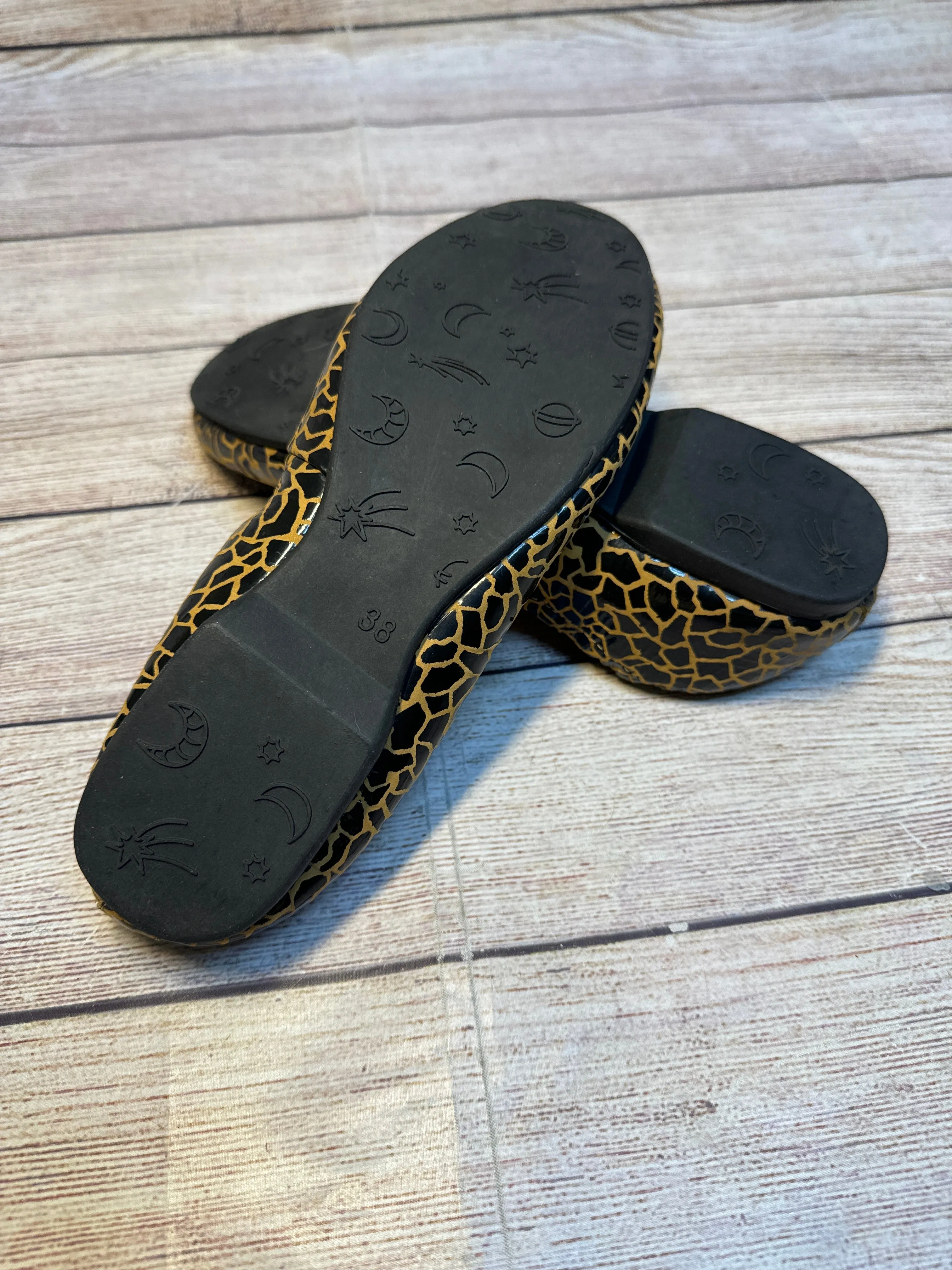 Shoes Flats By Cmb In Animal Print, Size: 8