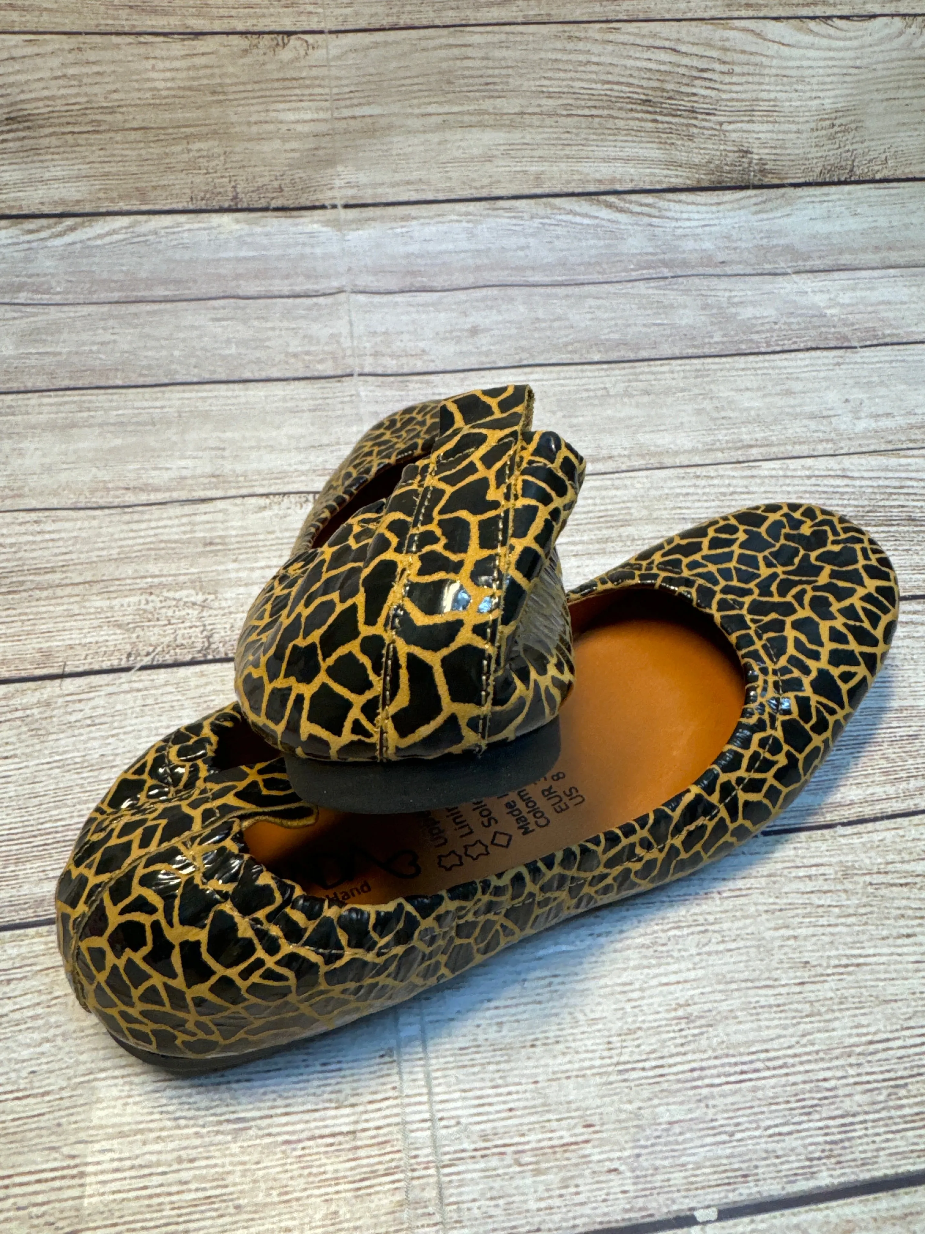 Shoes Flats By Cmb In Animal Print, Size: 8
