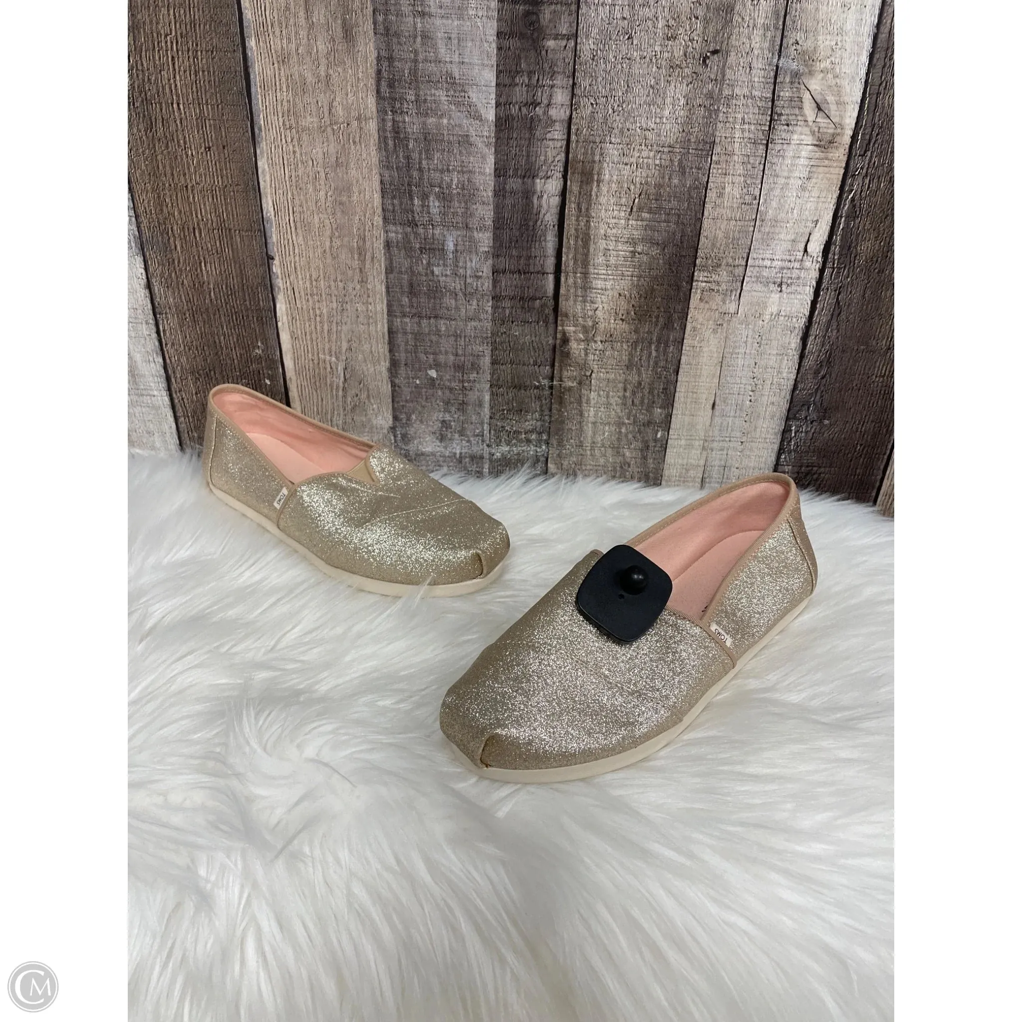 Shoes Flats By Toms In Gold, Size: 7