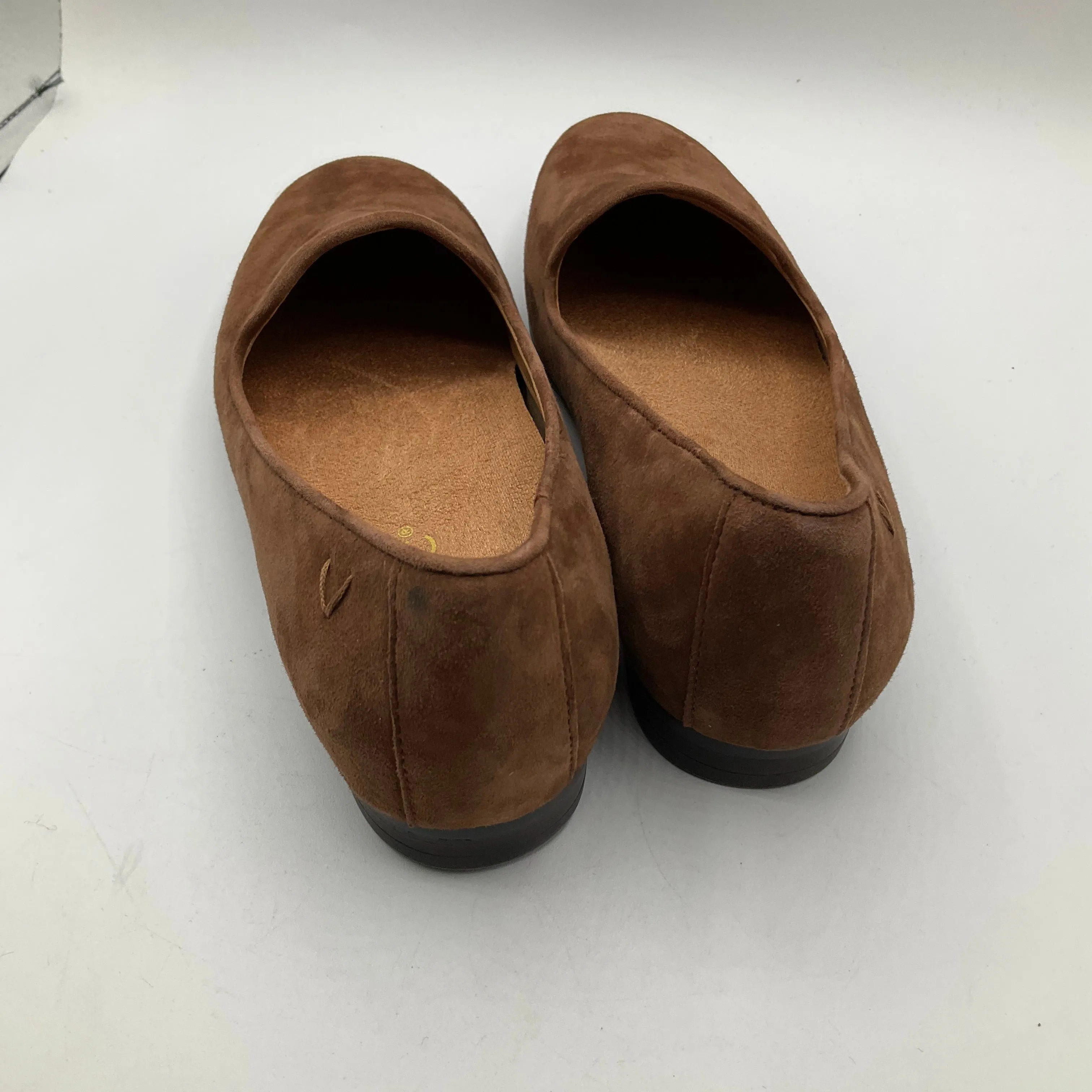 Shoes Flats By Vionic In Brown, Size: 6.5
