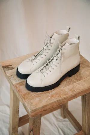 Sienna Leather Boot in Sand
